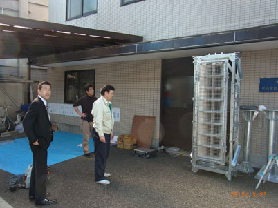 組立て完成!一人カメラ目線。。